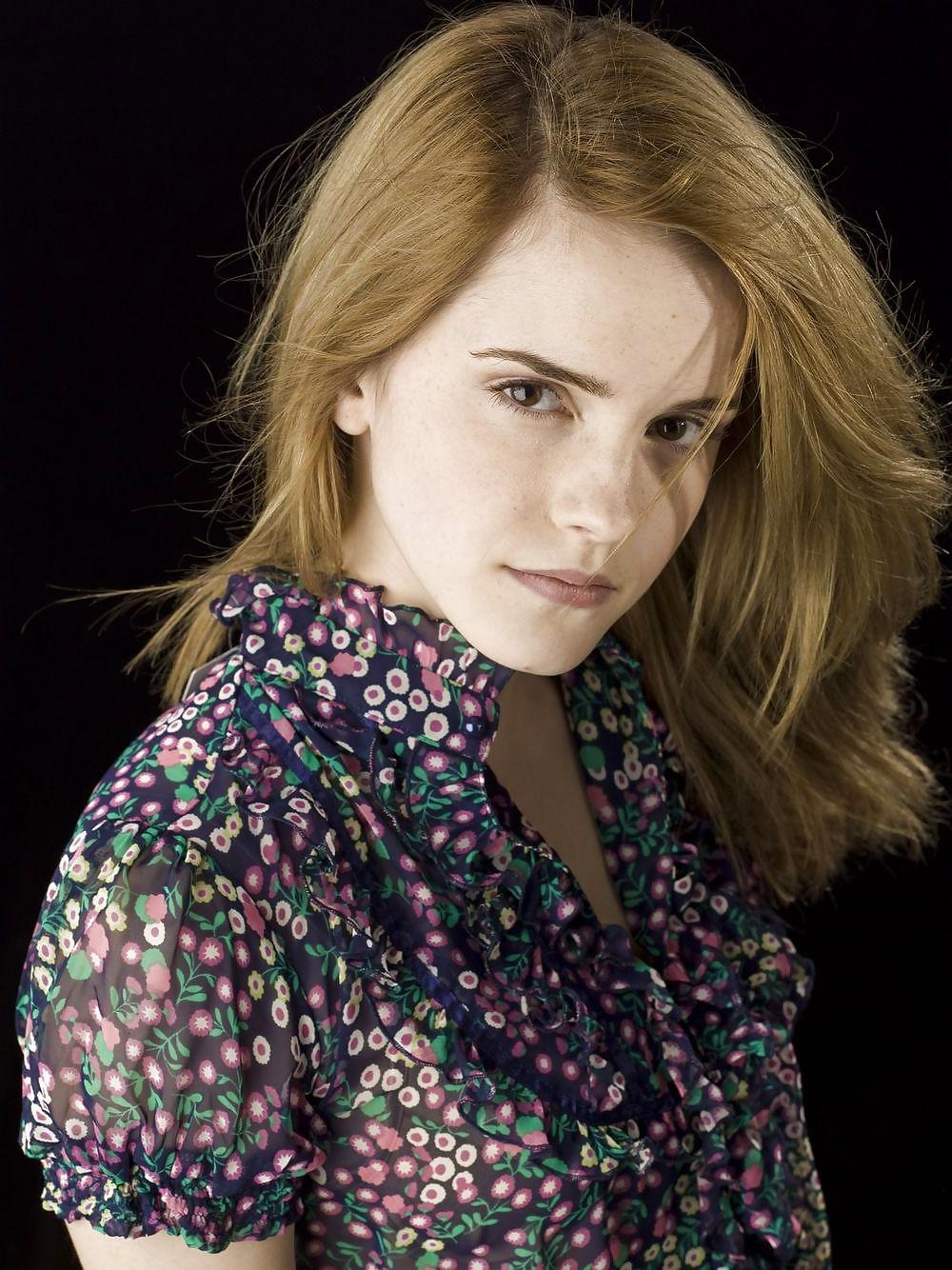 25P Sexy Emma Watson (Non-Porn)