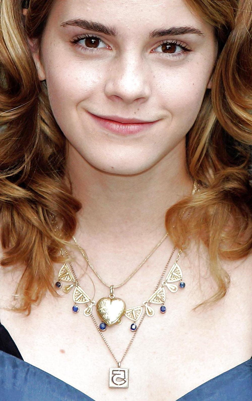 25P Sexy Emma Watson (Non-Porn)