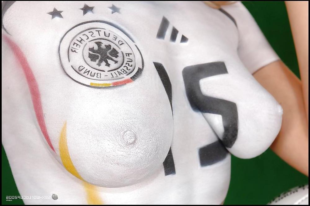 25P Body Painting Football 2