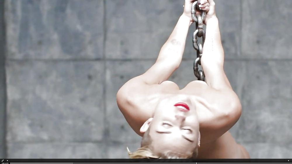 25P Sex Nude Miley Cyrus Wrecking Ball September 2013