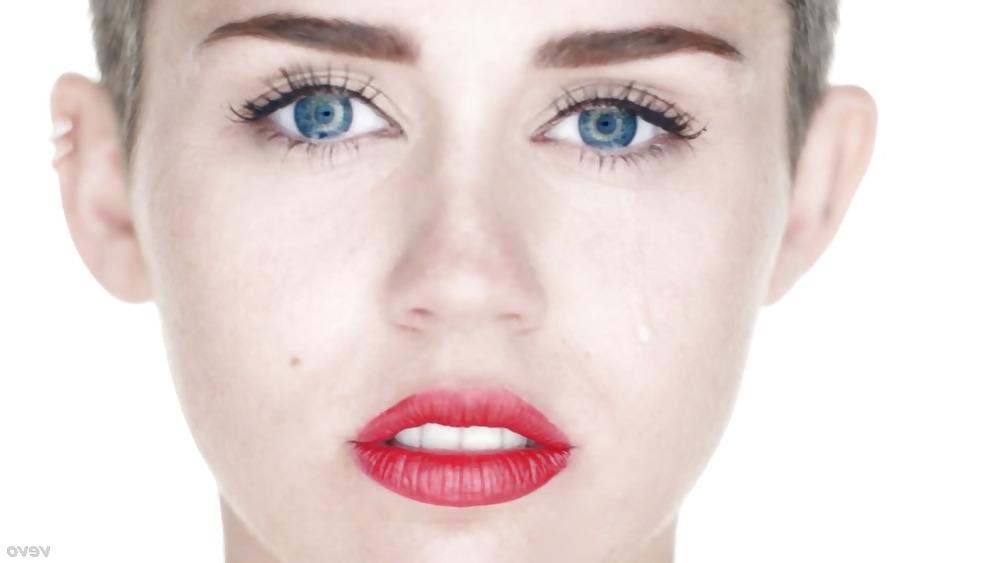 25P Sex Nude Miley Cyrus Wrecking Ball September 2013