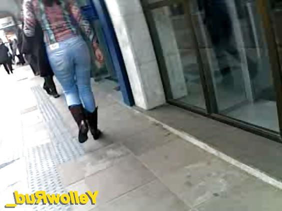 6P Voyeurs Around the Street - BR 