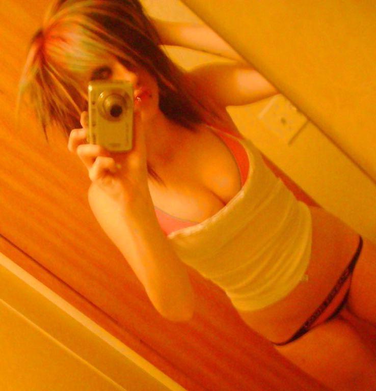 25P Emo Girls 5