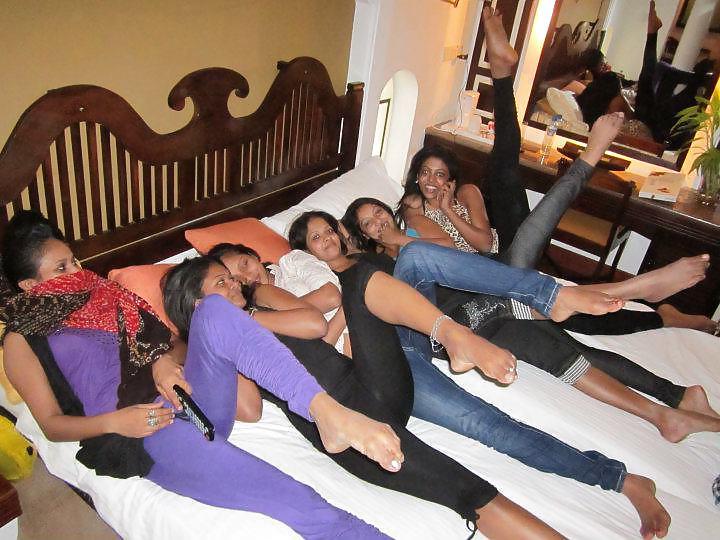25P Sri Lankan Hot Womens