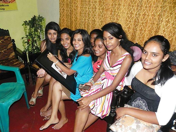 25P Sri Lankan Hot Womens
