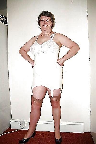 23P Girdle grannies for wanking