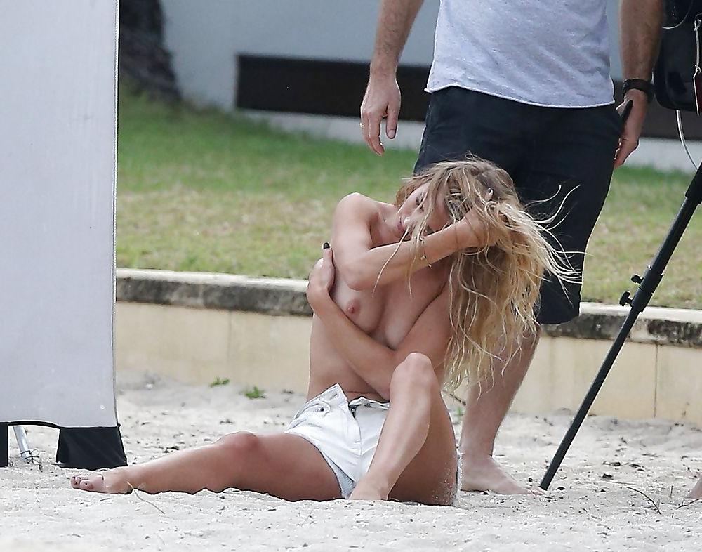 15P Celebrities Nude Slip 39