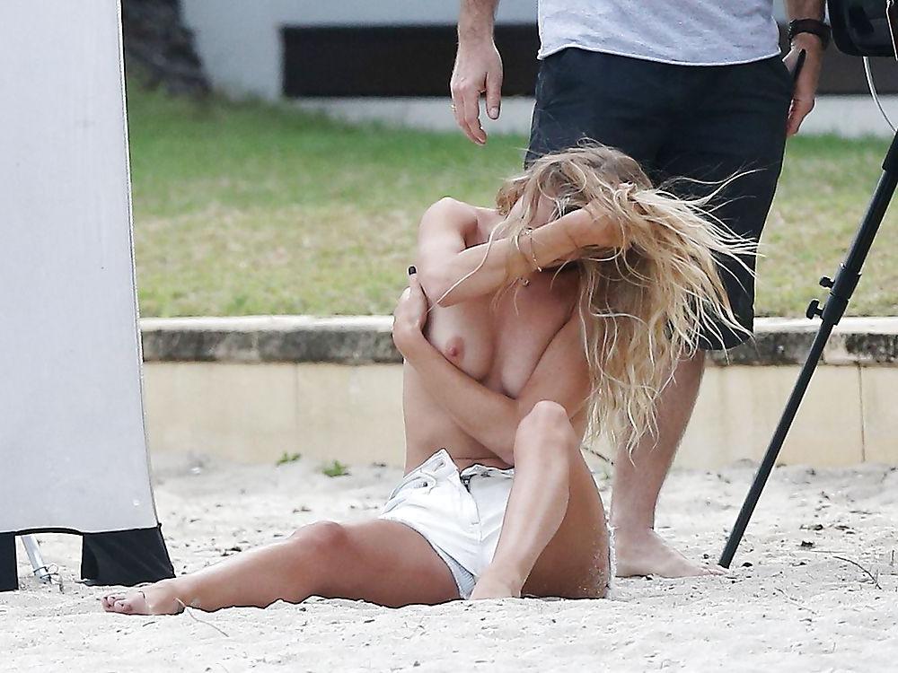 15P Celebrities Nude Slip 39