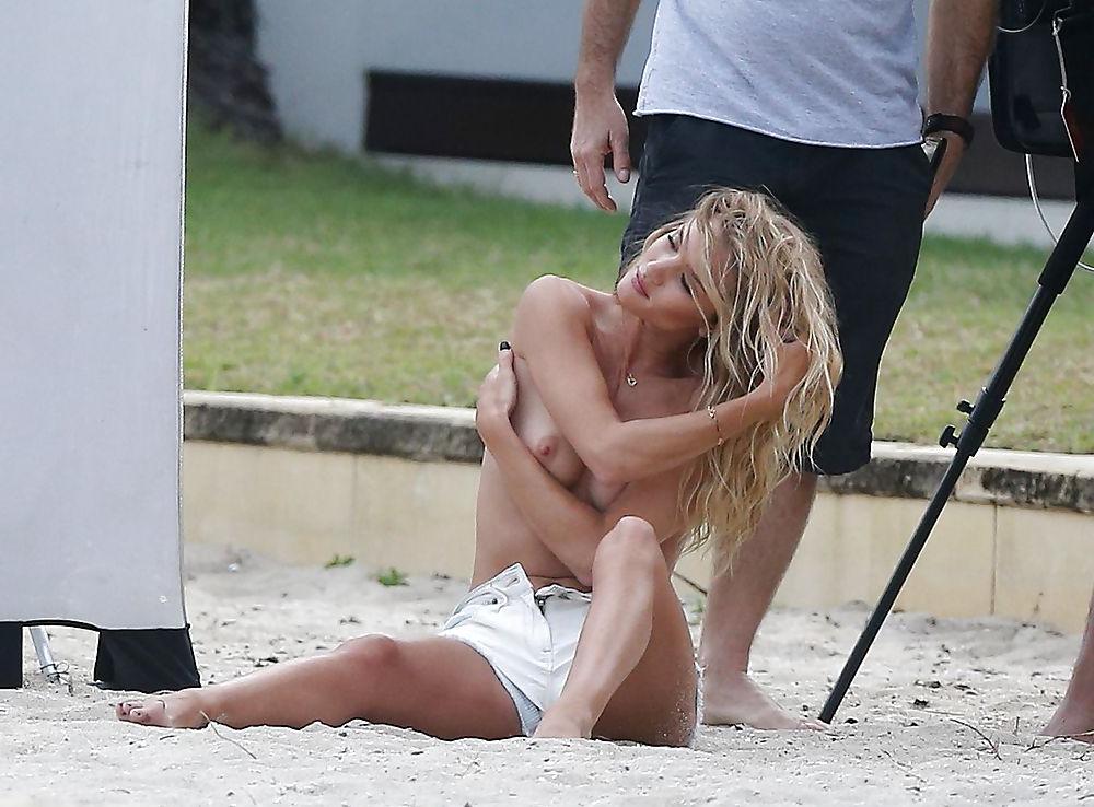 15P Celebrities Nude Slip 39