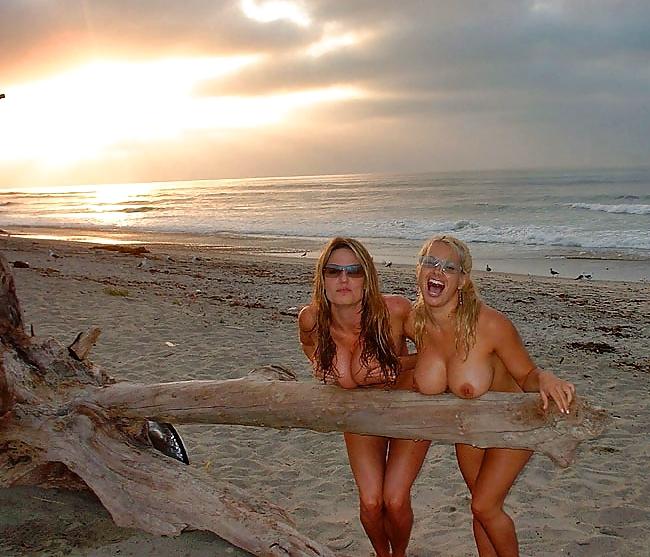 25P Erotic Girls in a Beautyful Sunset - Session 2