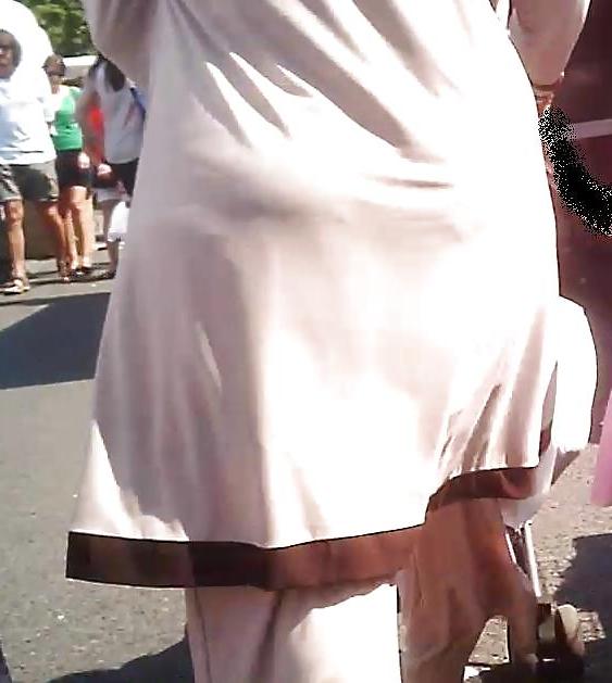 16P Mature Arab Booty