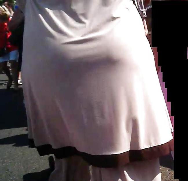16P Mature Arab Booty