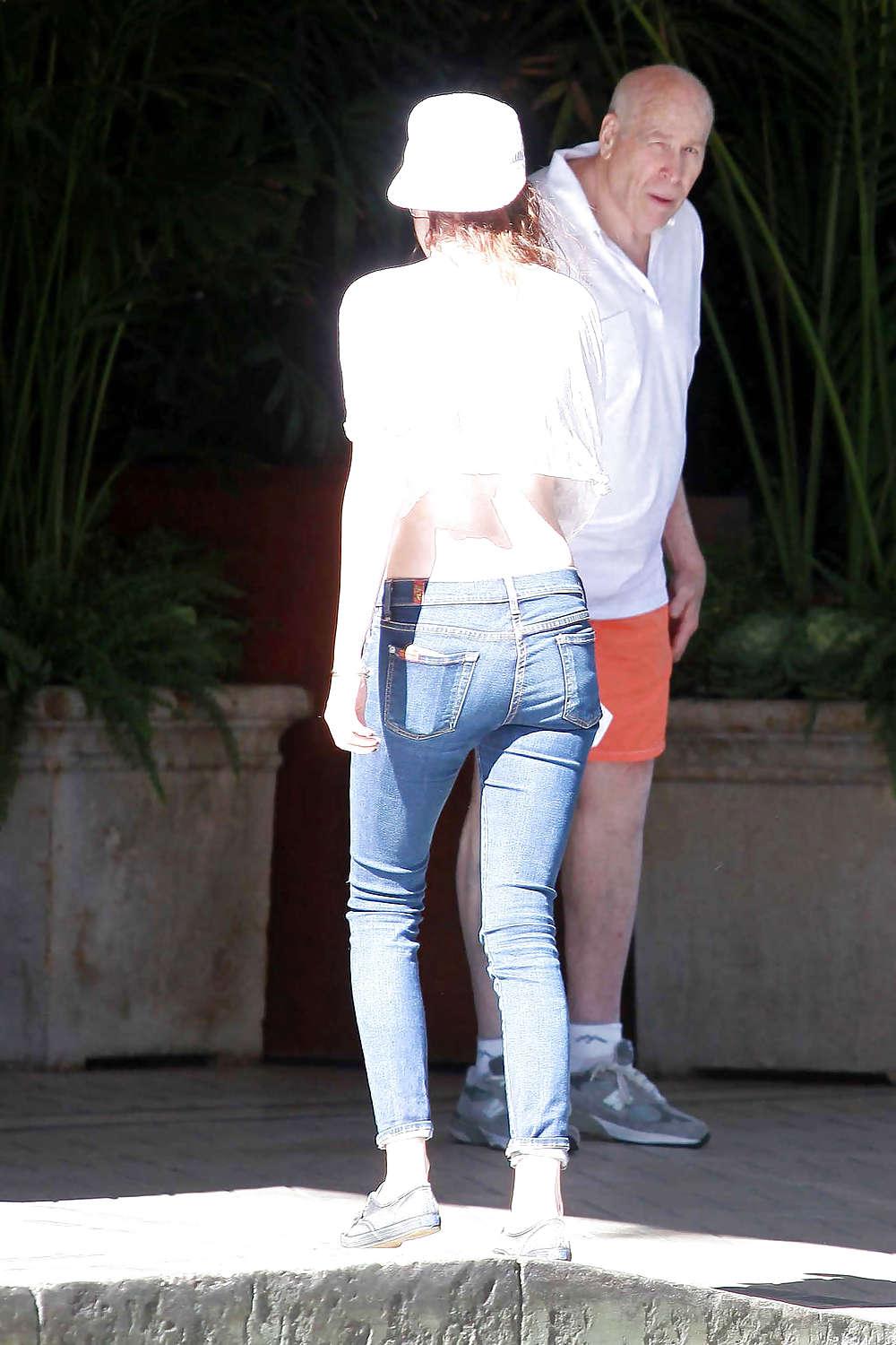 8P Kristen Stewart - Backwards Crop Top & Cap