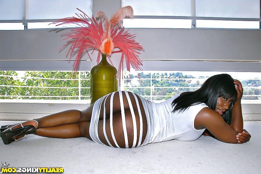 25P Big Black Booty on Big White Cock
