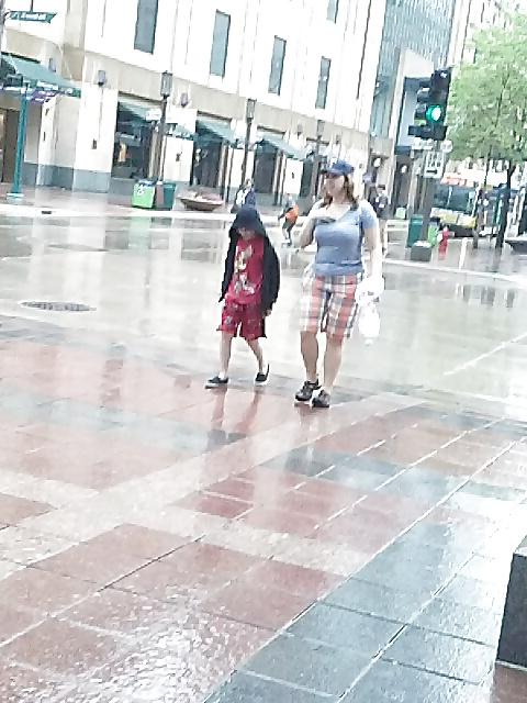12P Sluts i spy on some preggo