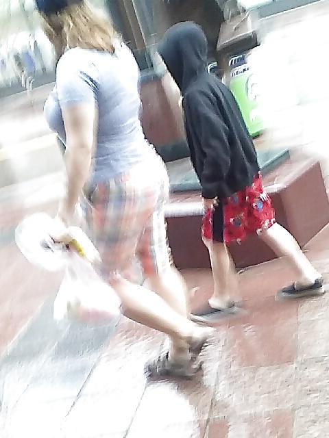 12P Sluts i spy on some preggo