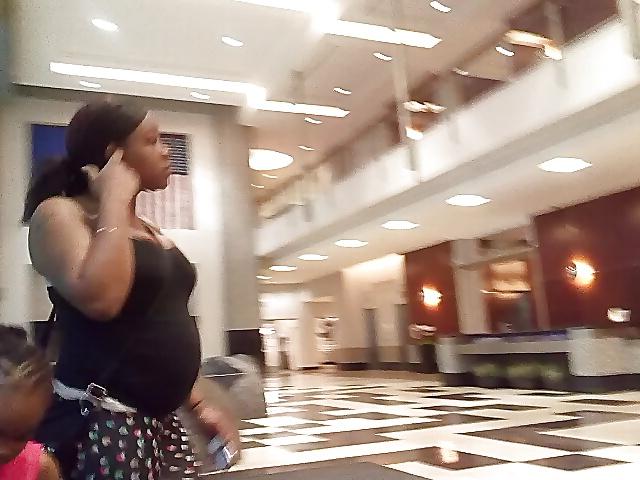 12P Sluts i spy on some preggo