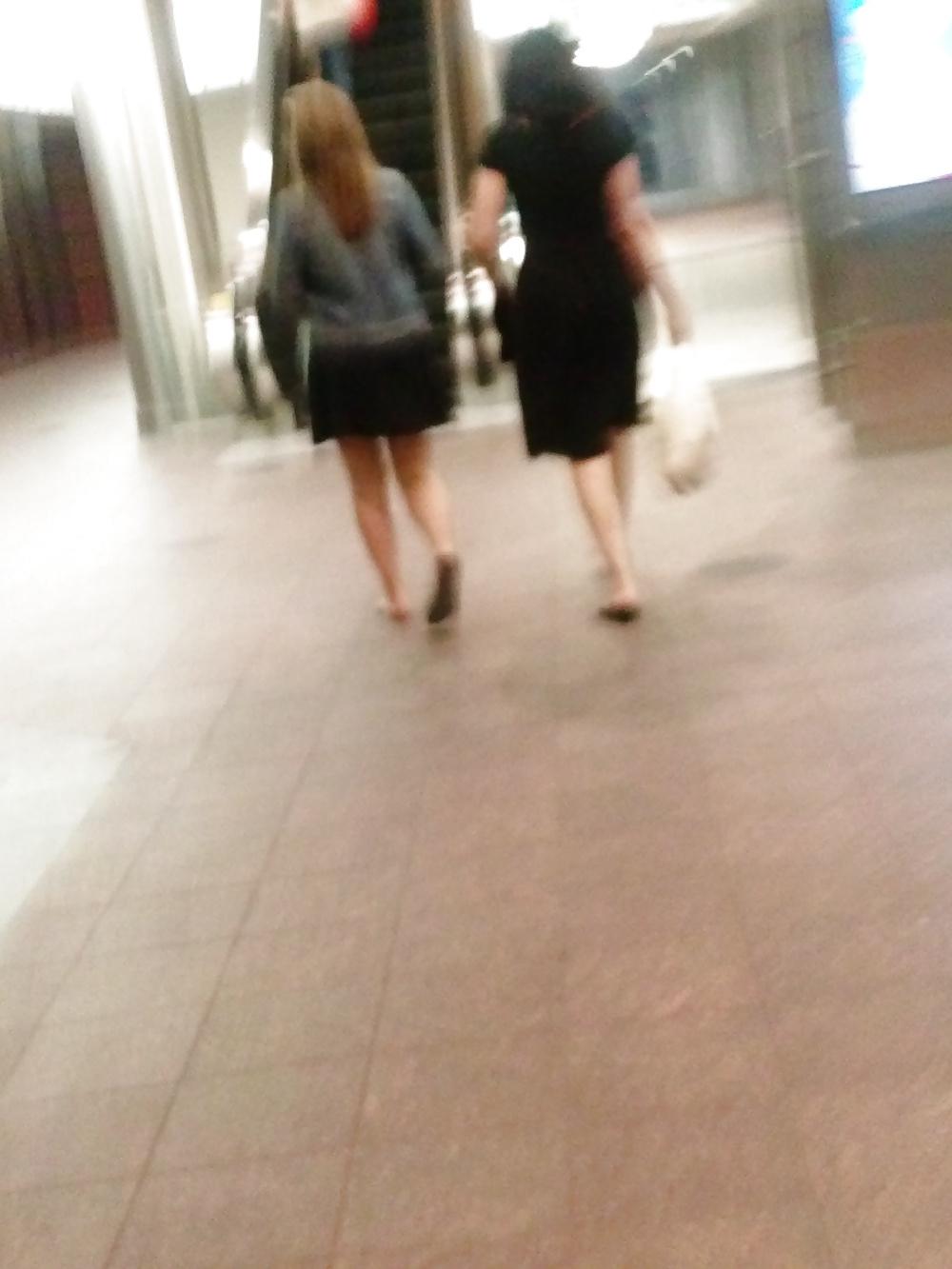 12P Sluts i spy on some preggo