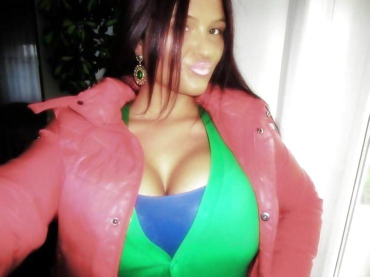 11P Big boobs