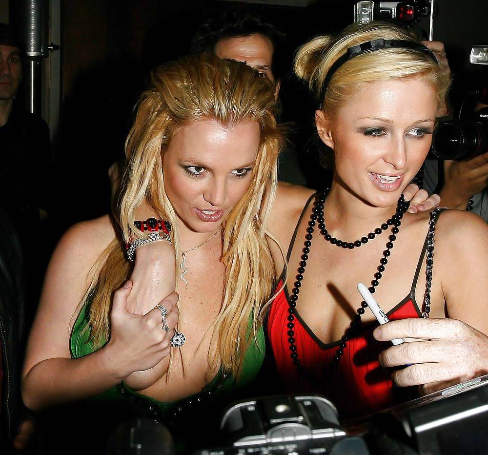 25P Birtney Spears' and Paris Hilton' s Pussy via Upskirt