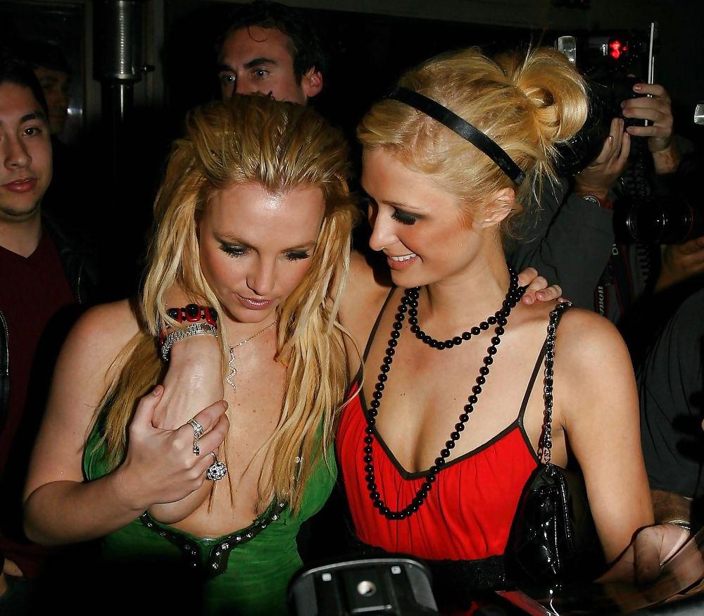 25P Birtney Spears' and Paris Hilton' s Pussy via Upskirt