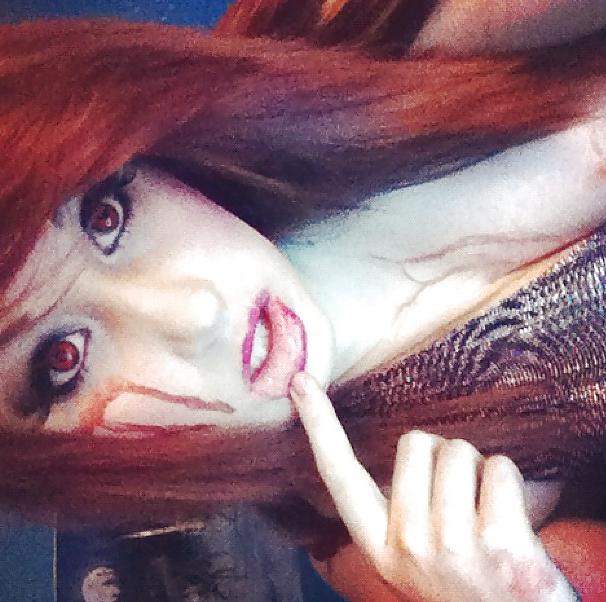 25P Facebook Emo Gothic Scene Girl Selfies Teil 2