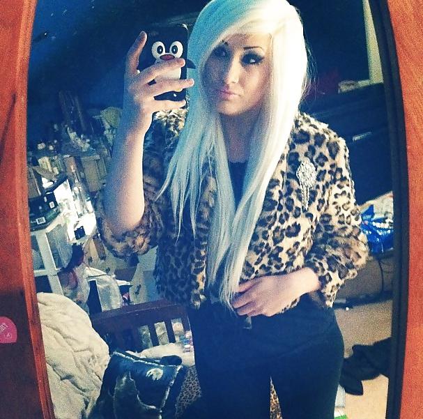 25P Facebook Emo Gothic Scene Girl Selfies Teil 2