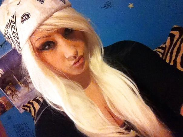 25P Facebook Emo Gothic Scene Girl Selfies Teil 2