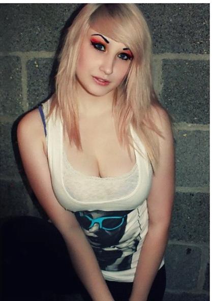 25P Facebook Emo Gothic Scene Girl Selfies Teil 2