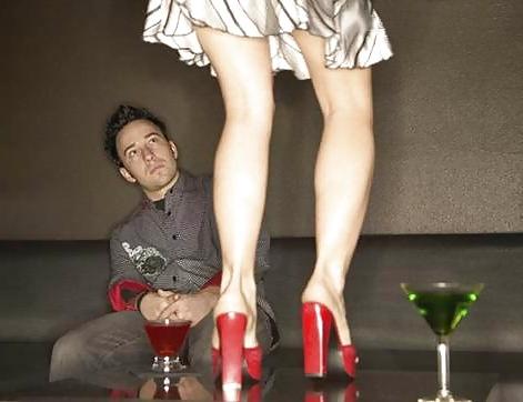 15P CELEBS UPSKIRT SHOWS