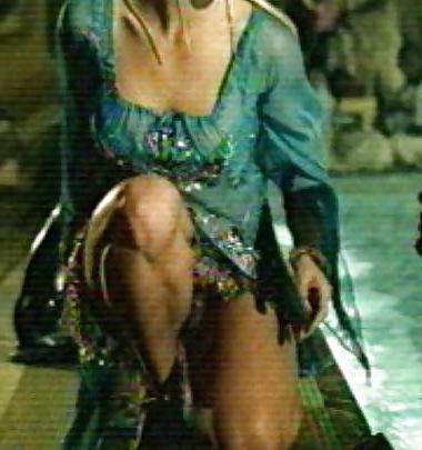 15P CELEBS UPSKIRT SHOWS