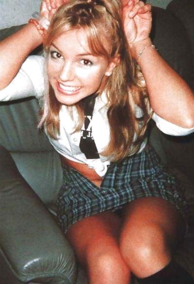 15P CELEBS UPSKIRT SHOWS