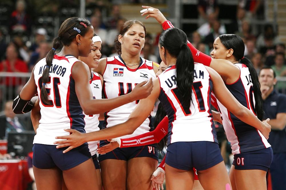 25P Sexy female volleyball players