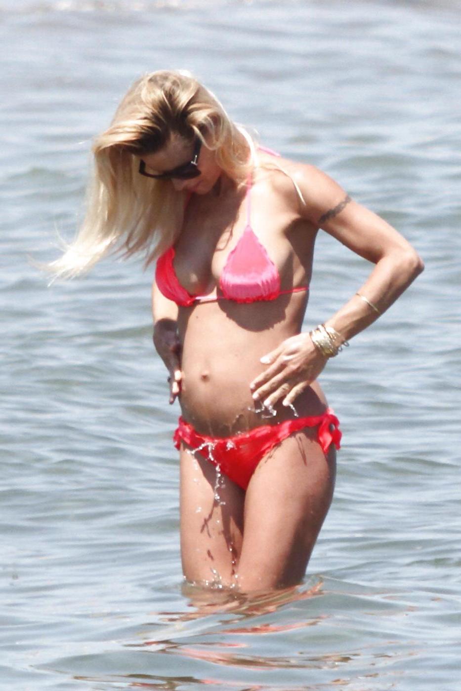 19P Pregnant Celeb Michelle Hunziker in SEXY Bikinis German