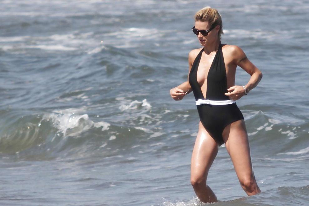 19P Pregnant Celeb Michelle Hunziker in SEXY Bikinis German