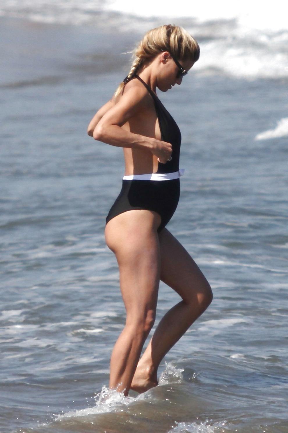 19P Pregnant Celeb Michelle Hunziker in SEXY Bikinis German