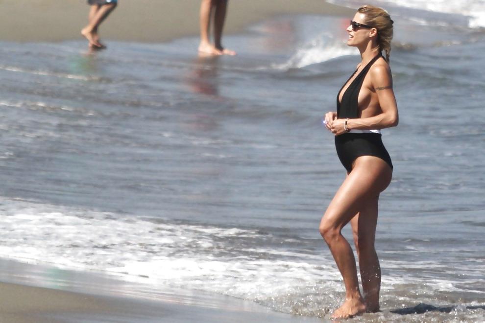 19P Pregnant Celeb Michelle Hunziker in SEXY Bikinis German