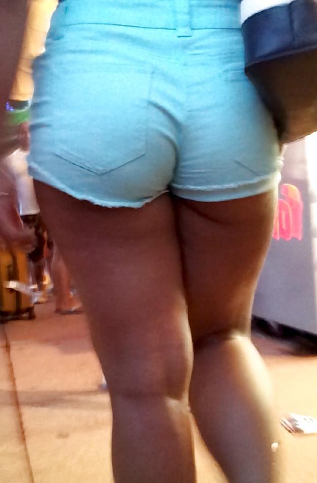 11P Thick BOOTY LATINA in shorts VOYEUR CANDID