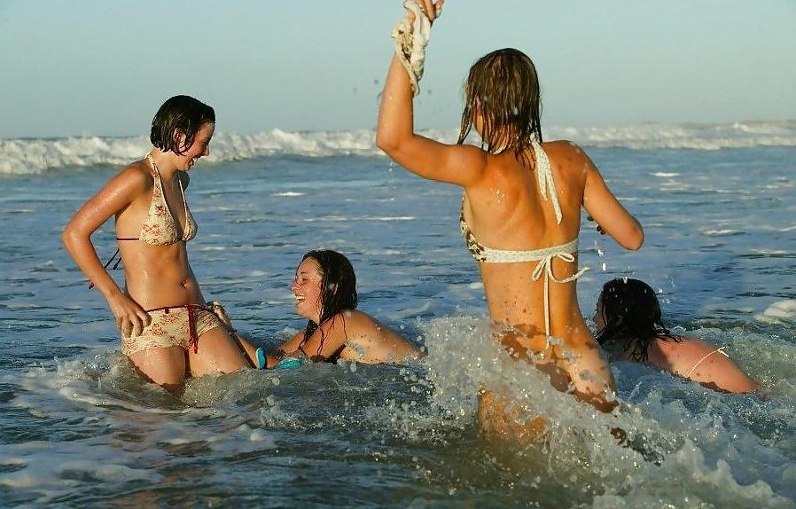19P Erotic outdoors Photos 2