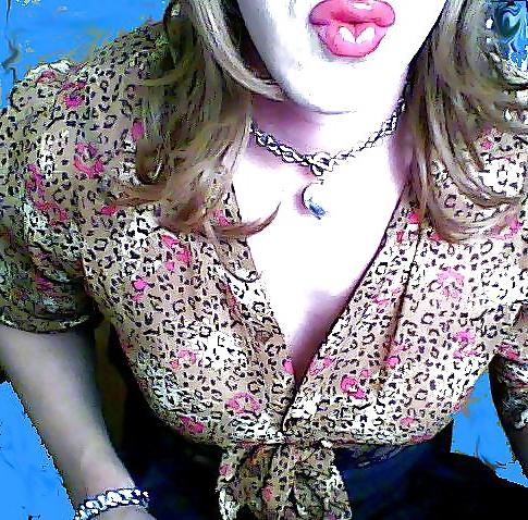 4P Young transvestite (crossdresser)