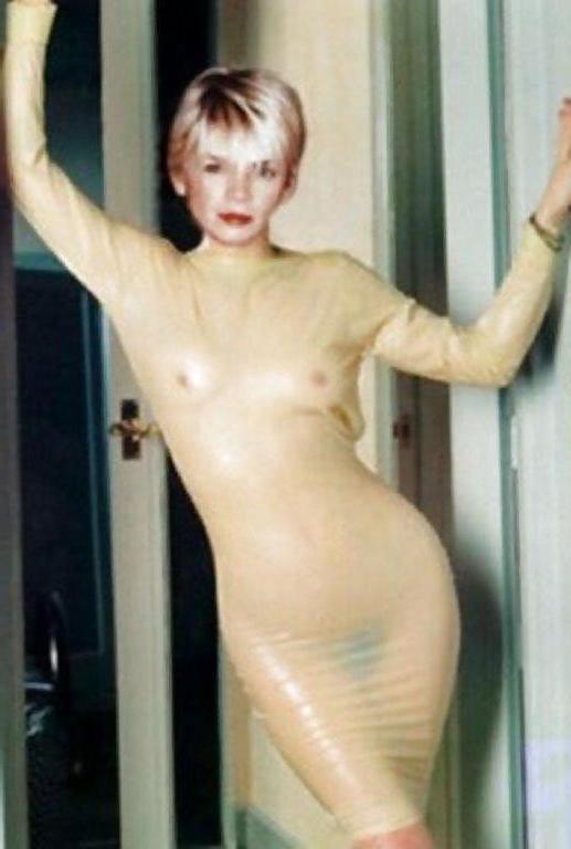 6P Zoe Ball. British Blonde Bombshell