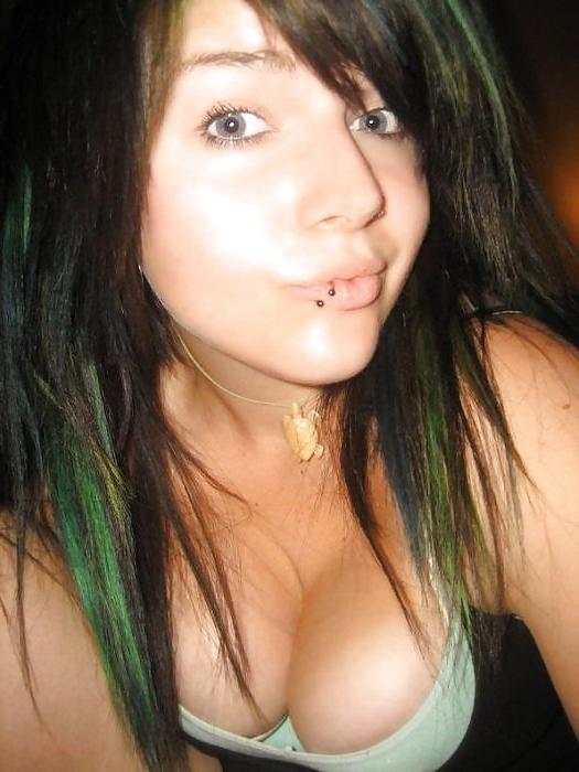 25P Emo girls