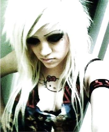 25P Emo girls
