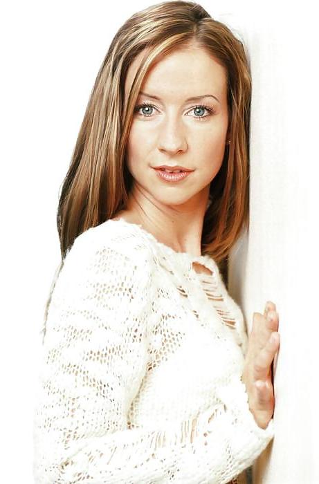 25P Isabell Hertel - german soapstar