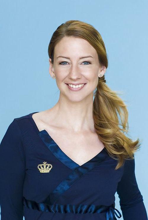 25P Isabell Hertel - german soapstar