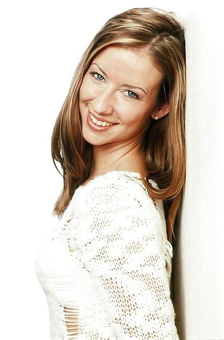 25P Isabell Hertel - german soapstar