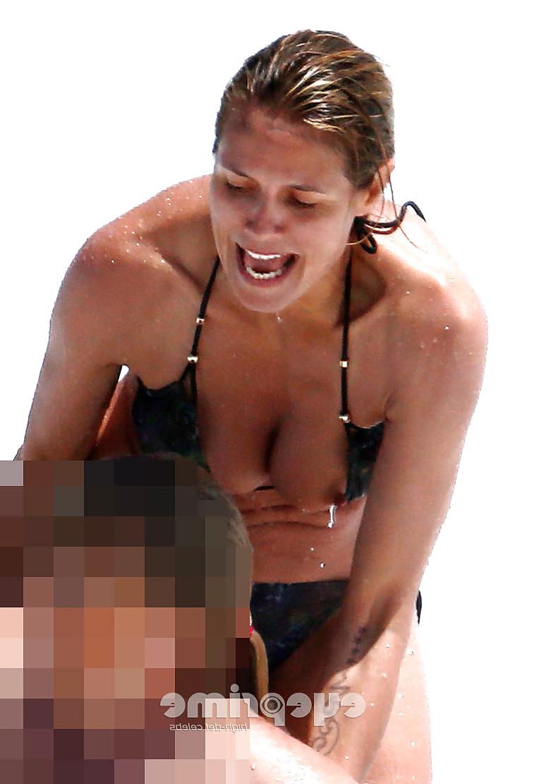 25P Celebs oops 47