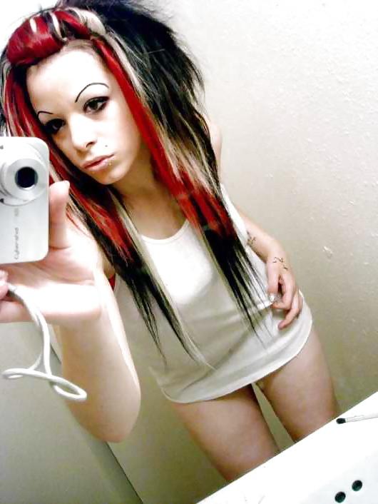 25P Some  Real Emo Sluts Giving A Head Pics Mix