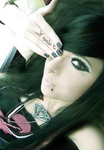 25P Some  Real Emo Sluts Giving A Head Pics Mix