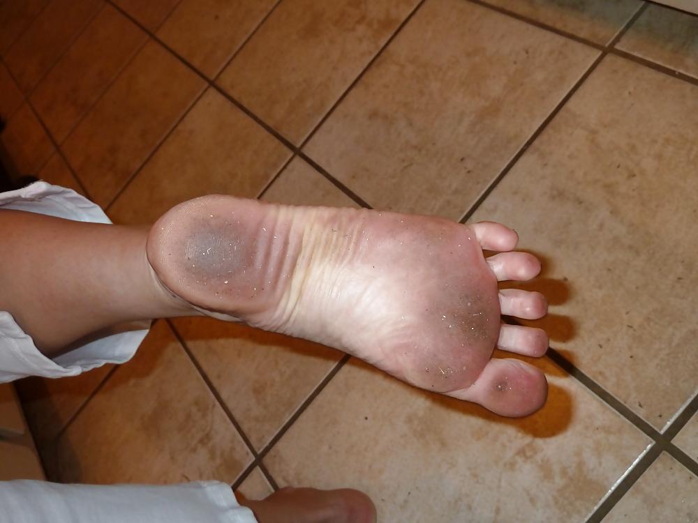 9P Babysitter dirty feet 
